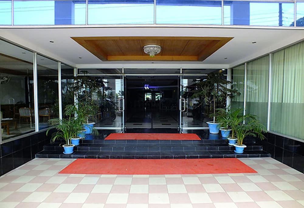 Uni Resort Cox's Bazar Buitenkant foto
